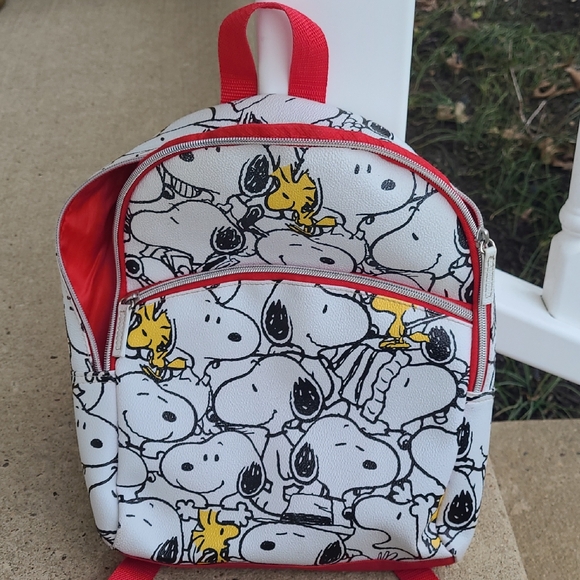 NWOT Peanuts Snoopy Backpack - Picture 1 of 4